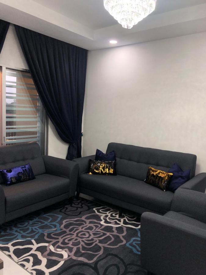 Ramadhina Eagle Eye View Home2stay Emerald Avenue Apartment *